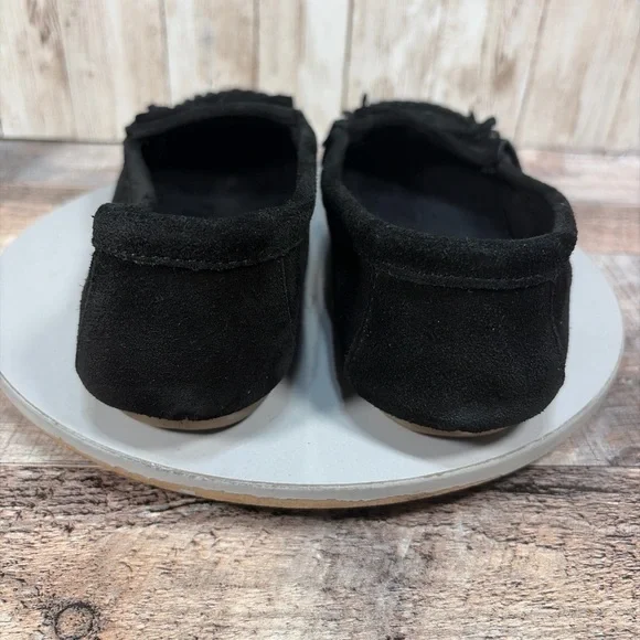 Minnetonka Women’s Black Suede Kilty Moccasin Size 7.5 - Picture 4 of 11